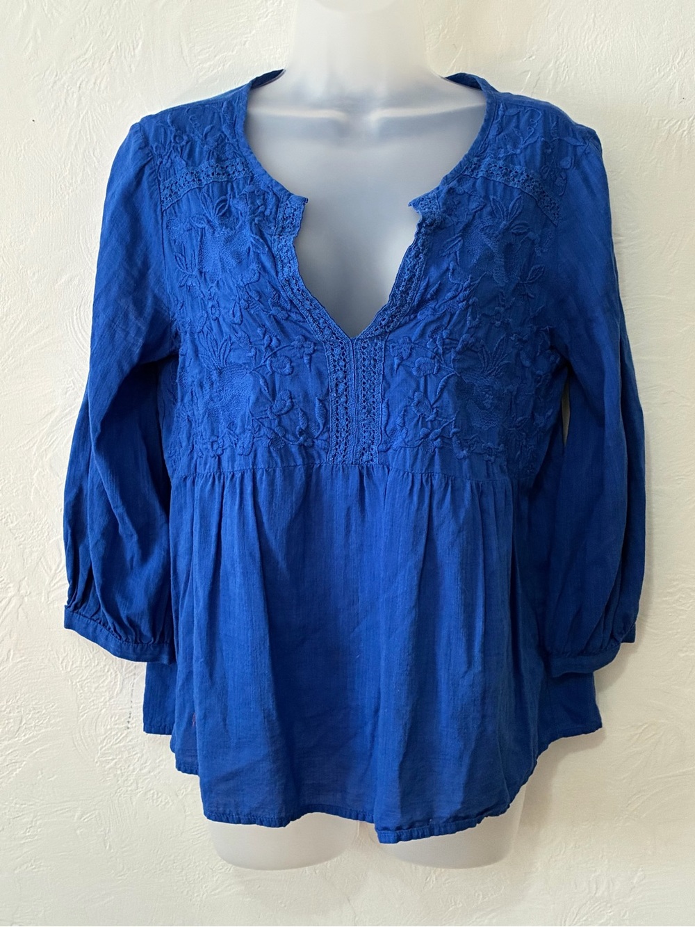 GAP Royal Blue Embroidered V-Neck boho Peasant Blouse size Medium